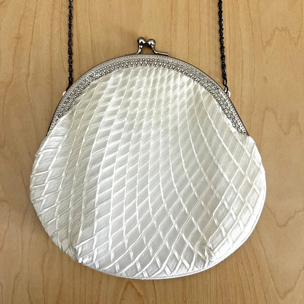 Purse Evening Bag Crossbody Clutch Pleated Cream Satin Kiss Lock Clamshell Chain